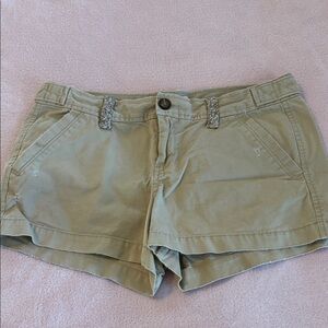 Old Navy Women's Khaki Shorts Size 6